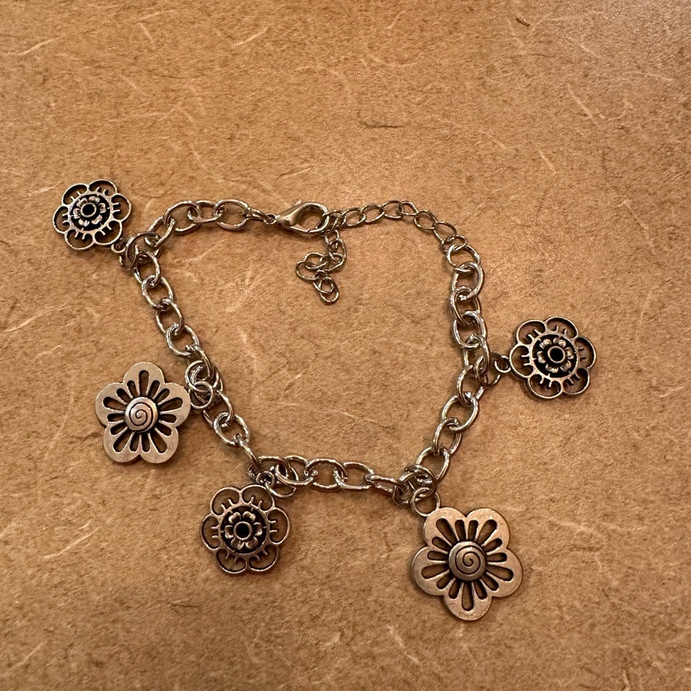 Flower charm bracelet